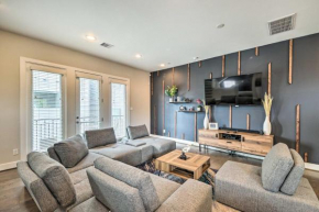 Stylish Houston Townhome about 3 Mi to Downtown!